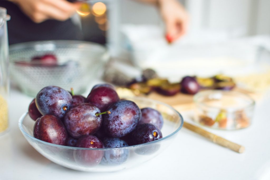 Dlaczego warto jeść śliwki? To absolutny superfoods którego nie możne zabraknąć na twoim talerzu!